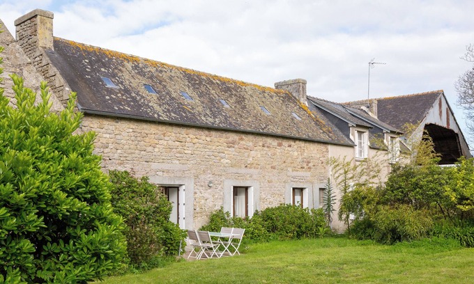 Plobannalec-Lesconil House | Cozy Cottage 'Hortensias' with Private Terrace & Ocean View