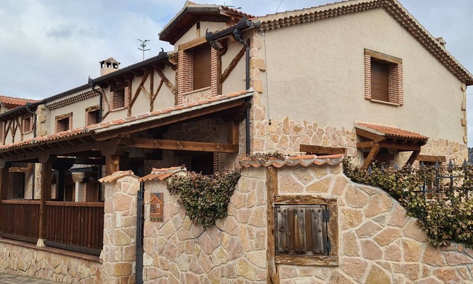 Carrascal del Rio Cottage | Relax at Cottage Hoces del Duratón - Pet Friendly with Garden