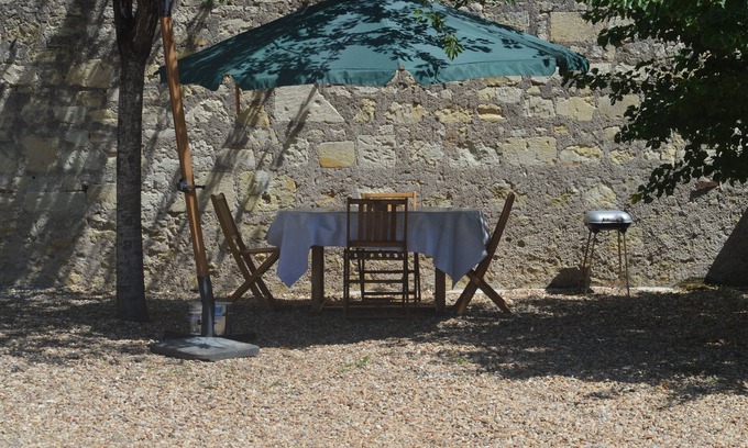 La Chapelle-sur-Loire Apartment | Inviting Cottage in the Heart of Bourgueil Vineyard