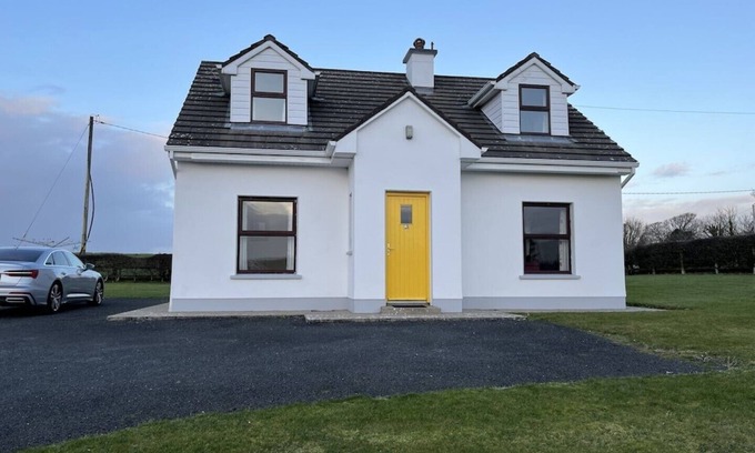 Bishops Quarter Cottage | Scenic Cottage Overlooking Galway Bay with Spa & Hot Tub