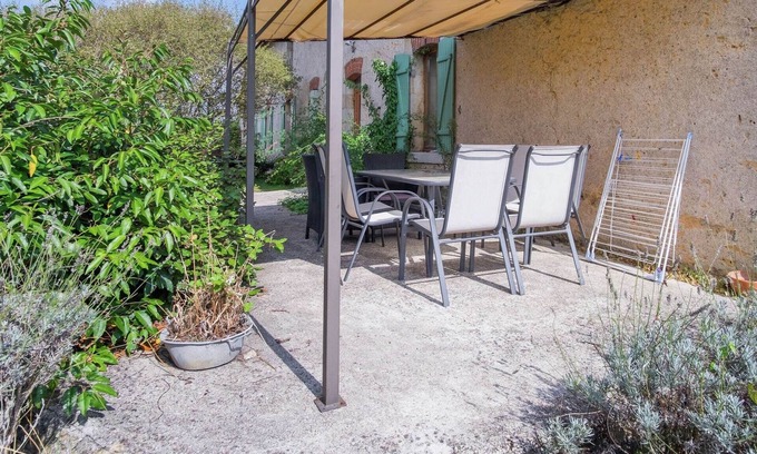 Giroux Other | Cottage in an old remote farmhouse near Châteauroux