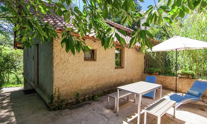 Bourgnac Cottage | Pet-Friendly Cottage in Bourgnac with Relaxing Bubble Bath