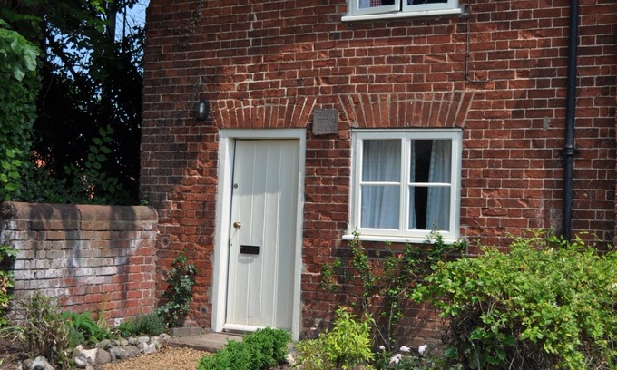 Brampton Cottage | Cozy Cottage in Brampton, Norfolk - 9.4 Star Rated Stay