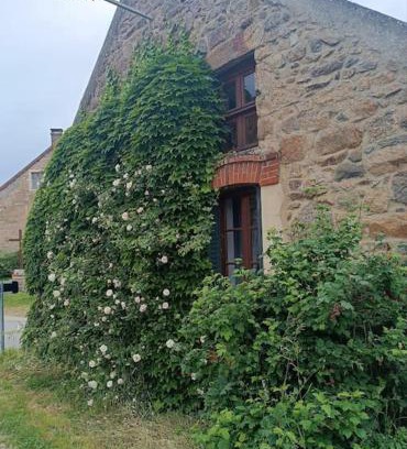 Le Rousset-Marizy House | Cottage in Burgund