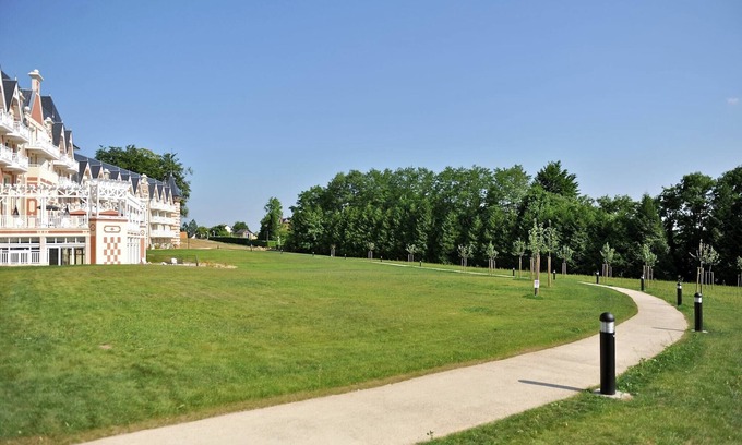 Bagnoles-de-l'Orne Apartment | Delightful Apartment in La Belle Epoque with Pool & Breakfast