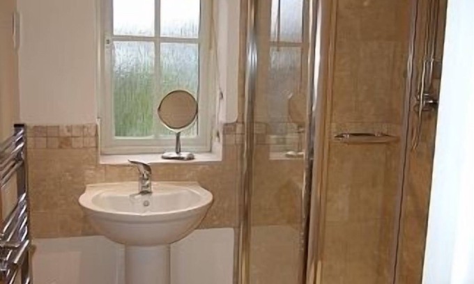 Badby Cottage | Idyllic Cottage in Central Village with Pool and Breakfast