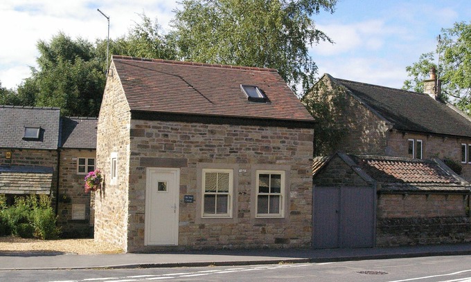 Holymoorside Cottage | Charming Cottage in Holymoorside with Breakfast & Kitchen