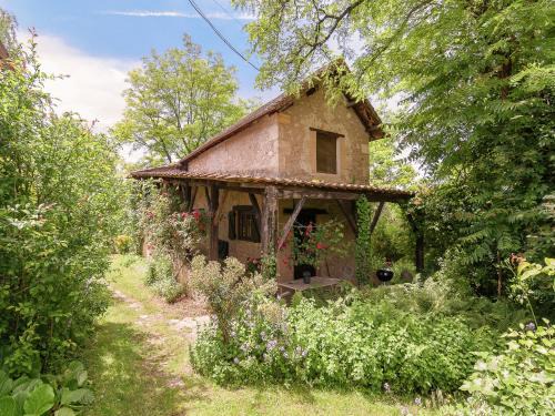 Les Eyzies House | Tranquil Cottage in Les Eyzies with Pool & Pet Friendly