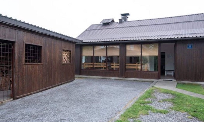 Lovinac Cottage | Cozy Cottage Retreat by Lake in Lovinac with Pool & Breakfast