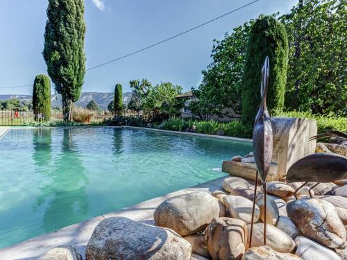 Oppede House | Rustic Cottage in Oppede with Pool Access for All