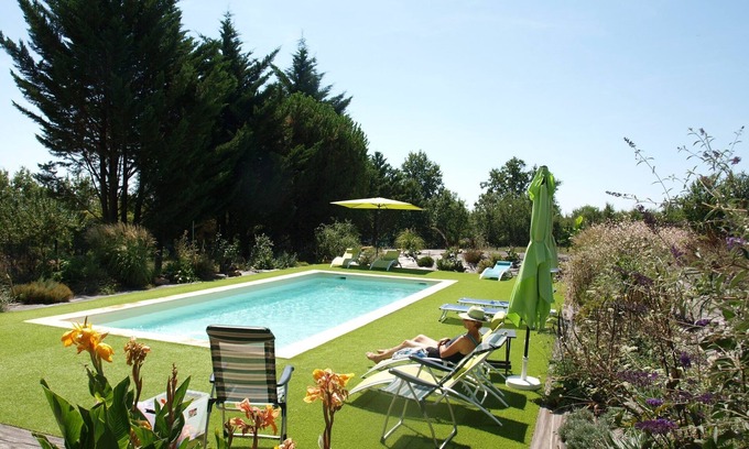 Peyzac-le-Moustier Cottage | Pet-Friendly Chalet with Private Terrace & Pool Access