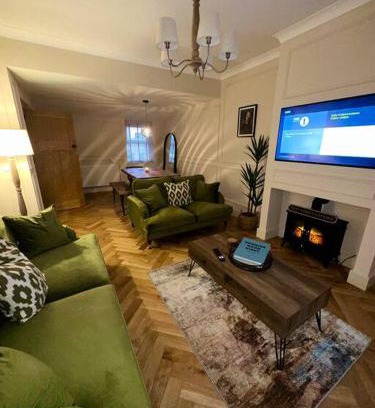 Pembroke House | Pet-Friendly Cottage in Pembroke Near Beautiful Beaches