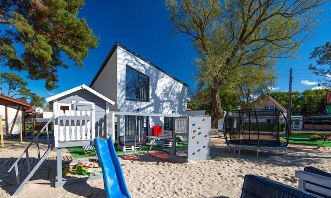Pustkowo House | Cozy Cottage Steps from the Beach in Pustkowo for 6