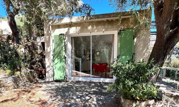 Le Lavandou Cottage | Charming Gite with Panoramic Sea View in Le Lavandou