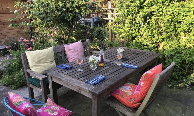 Newton St Loe House | Tranquil Cottage in the City: 10/10 Rated Near Bath