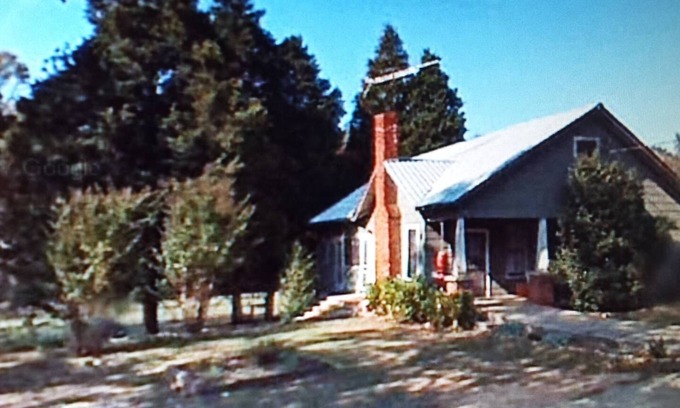 Adairsville House | Cozy Country Cottage with Kitchen Amenities for Getaways