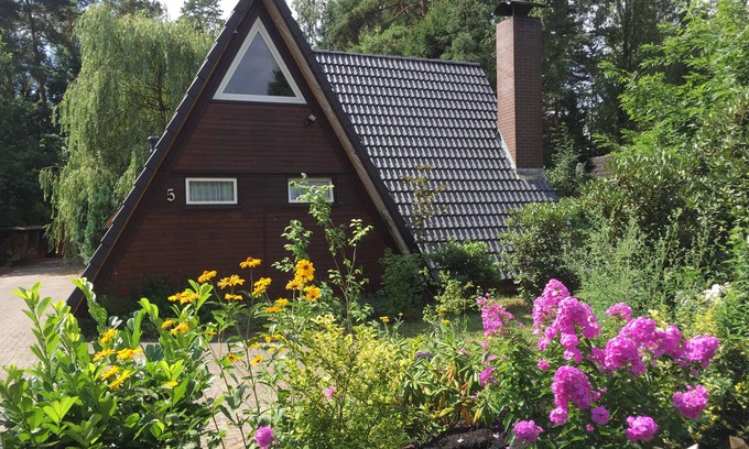 Ovelgoenne House | Enchanting Cottage at the Edge of Lüneburg Heath, Celle