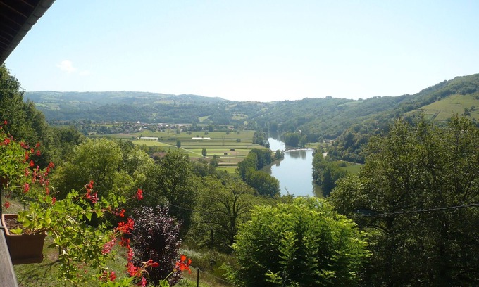 Livinhac-le-Haut Cottage | Pet-Friendly Cottage in High Livinhac with Pool & Spa