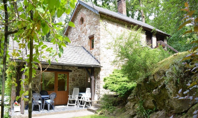 Harre Cottage | Cozy Cottage in the Heart of Ardennes Woods - Pet Friendly