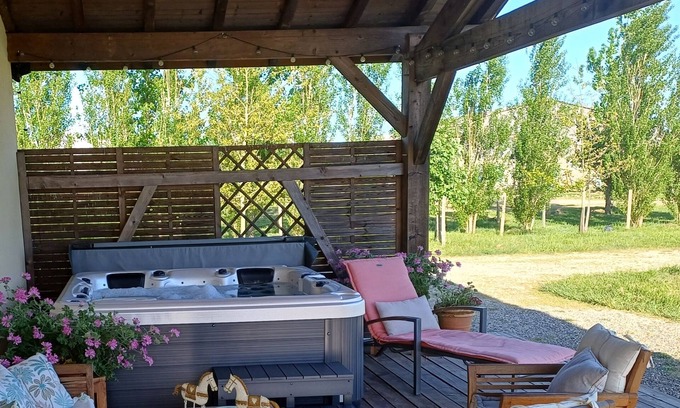 Parleboscq Cottage | Idyllic Cottage in the Landes Countryside with Spa & Hot Tub