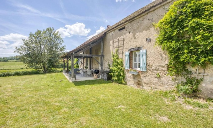 Poil House | Lake View Retreat at Cottage La Grenouillère with Pool