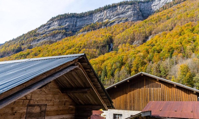 Sixt-Fer-a-Cheval Ski Chalet | Mountain View Cottage 'Le Gîte Des Cascades' with Terrace