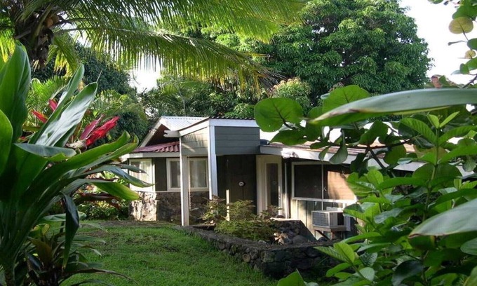 Honaunau-Napoopoo Cottage | Cozy Duplex with Ocean Views in South Kona, Big Island