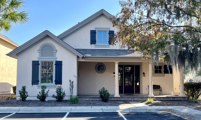 Bluffton Cottage | Inviting Cottage Living with Ocean View and Spa Amenities