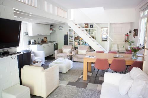 Breda Apartment | Cozy Cottage Markdal: Top-Rated Stay with Pet-Friendly Amenities