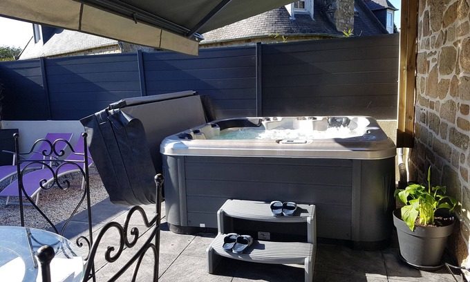 Trelevern House | Relax in a Cottage with Private Spa Near Sandy Beaches