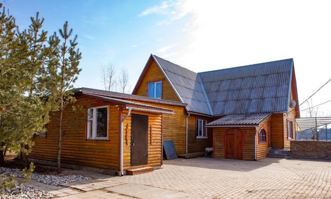 Khutyn Villa | Cozy Cottage na Strelke with Private Beach & Ocean Views