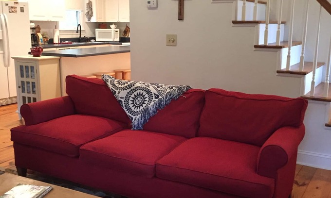 West Point House | Charming Cottage Steps from Golf Courses and MSU