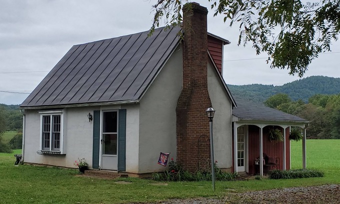 Brightwood Cottage | Cozy Cottage Near Shenandoah NP with Pet-Friendly Amenities