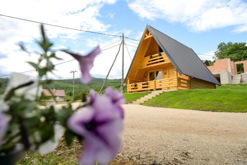 Jajce Apartment | Top-Rated Cottage NIKA: Ideal for Families & Travelers