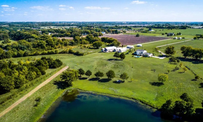 Weston Cabin | Embrace Nature at Cottage No. 2 with Fishing & Camping