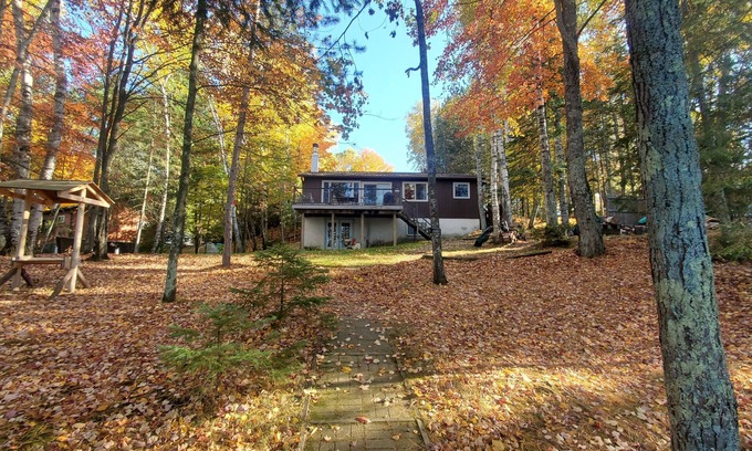 Harshaw House | Explore Cottage on Hancock Lake: Pet-Friendly Retreat