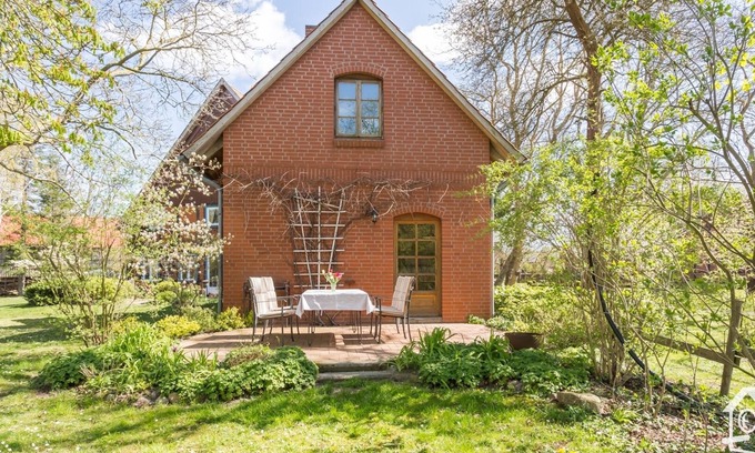 Luechow House | Idyllic Cottage with Pool and Ocean View, Rated 9.4/10