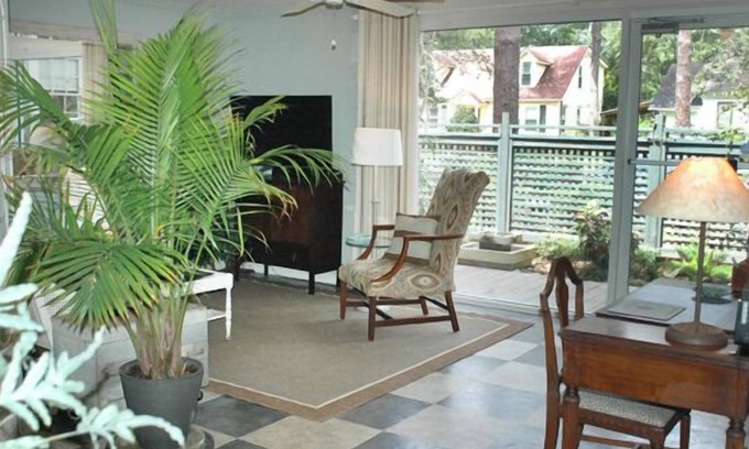 Thomasville Cottage | Pet-Friendly Cottage on Park Ave: Guest Rated 10/10