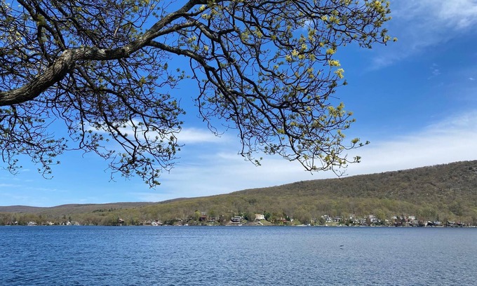 Greenwood Lake Cottage | Lakefront Cottage: Relax, Swim & Enjoy a 10/10 Experience!