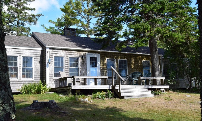 Spruce Head Cottage | Coastal Cottage with Oceanfront Views & Top Guest Rating
