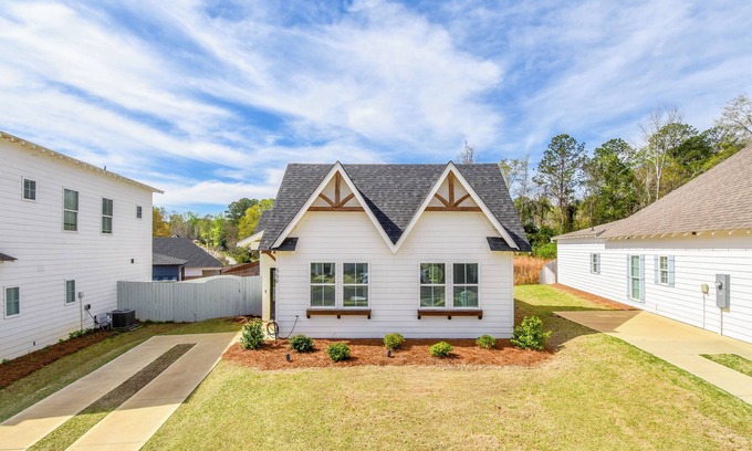 Auburn House | Charming New Cottage on the Plains - Auburn's Best Getaway