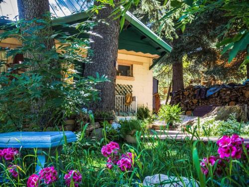 Sundance House | Relaxing Cottage On The Stream with Hot Tub in Sundance