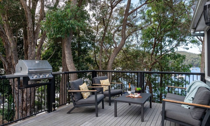 Cottage Point House | Guest Rated 9.6: Cottage Point Coal and Candle Retreat