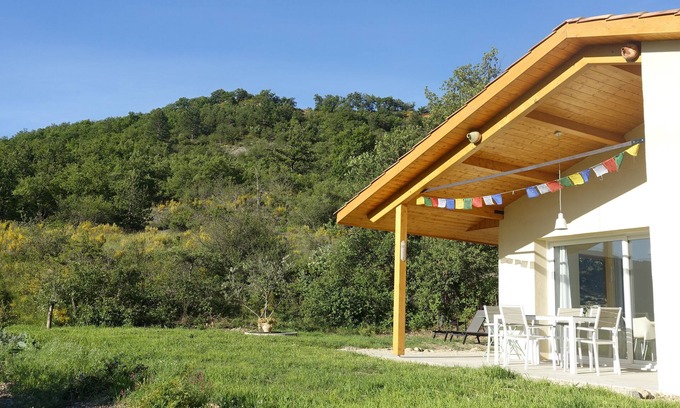 Digne-les-Bains House | Tranquil Cottage Retreat with Ocean View & Spa in Provence