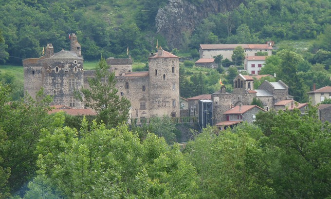 Saint-Vidal Cottage | Inviting Cottage for Six with Pool & Lake View in Auvergne