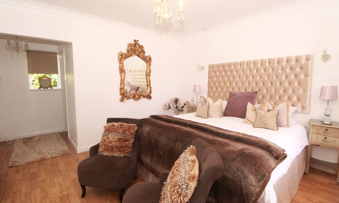 Rye Foreign House | Cozy Cottage Room 5 at The Kings Head Rye - Rated 9.4/10