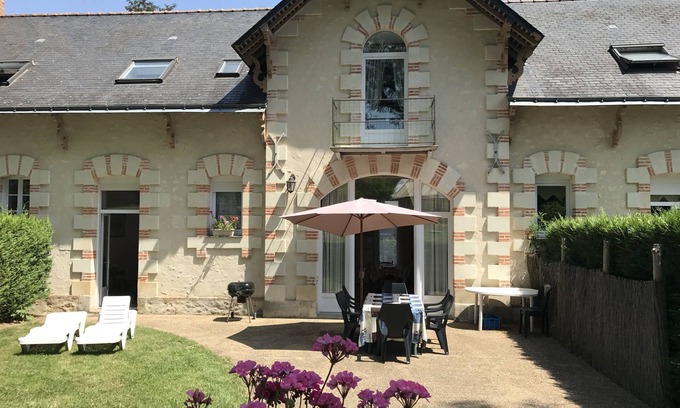 Jarze Cottage | Family-Friendly Cottage Set in Beautiful Chateau Grounds