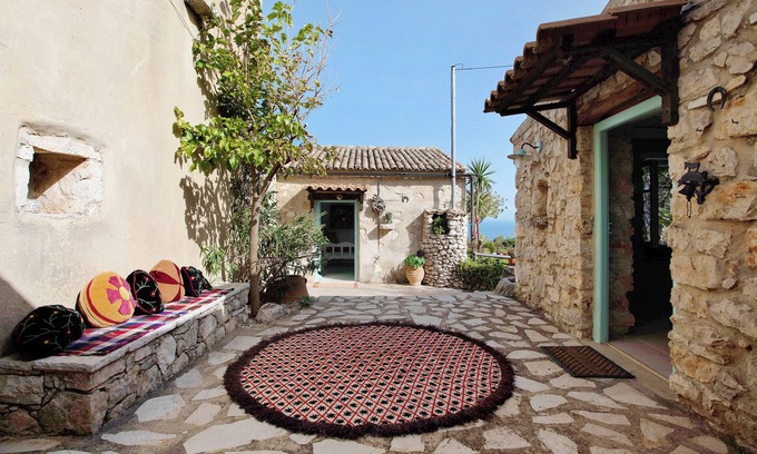 Korithi Cottage | Seaside Retreat: Sira Stonehouse with Ocean Views & Wi-Fi