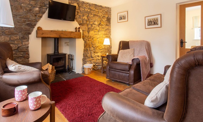 Brondini Cottage | Charming 3-Bed Cottage with Breakfast in Quiet Horeb
