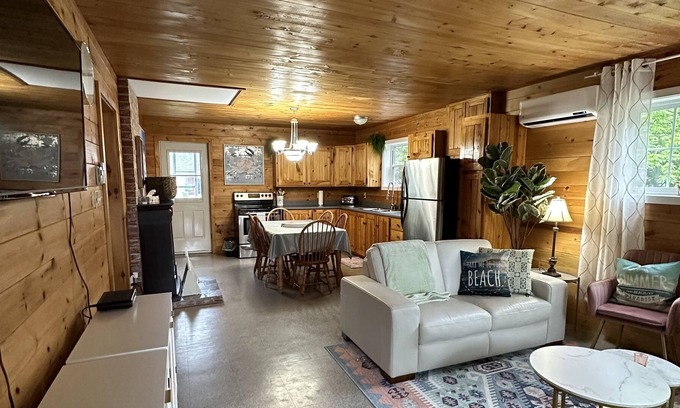 The Bluff Cottage | Cottage steps from Parlee Beach in Pointe-Du-Chene